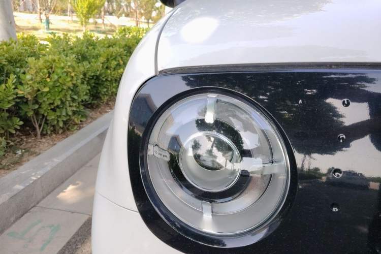 Used ORA Black Cat 2021 301 km Basic Version Right Front Headlight