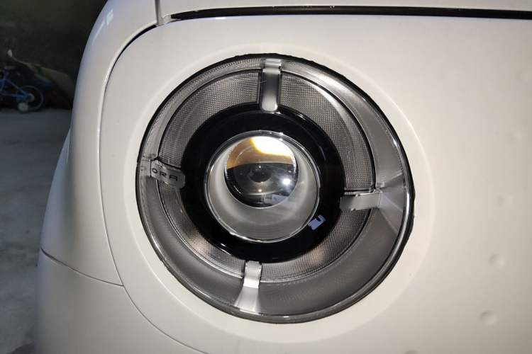Used ORA Black Cat 2021 351 km Luxury Version Right Front Headlight