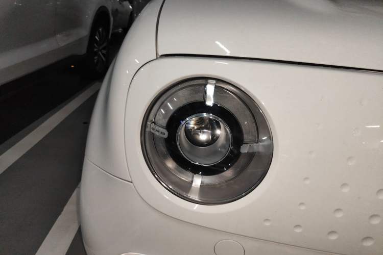 Used ORA Black Cat 2021 405 km Long-Range Version Right Front Headlight