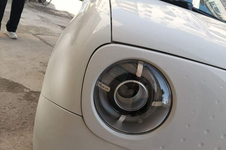 Used ORA Black Cat 2021 301 km Basic Version Right Front Headlight