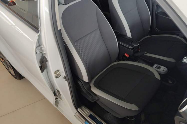 Used ORA Black Cat 2021 301 km Basic Version Right Front Seat