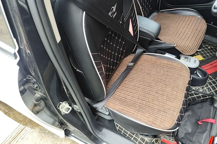 Used ORA Black Cat 2021 301 km Basic Version Right Front Seat