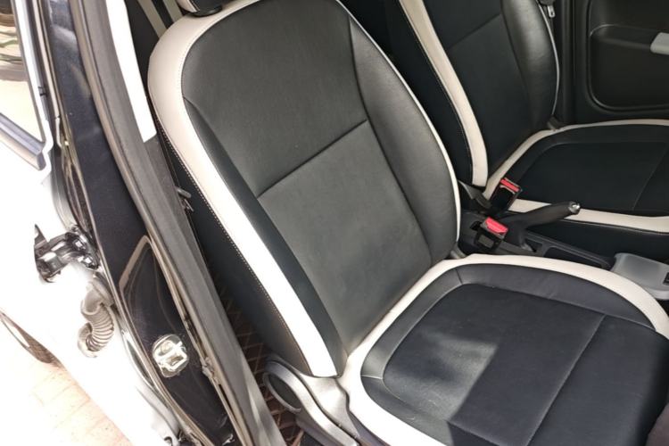Used ORA Black Cat 2021 301 km Basic Version Right Front Seat