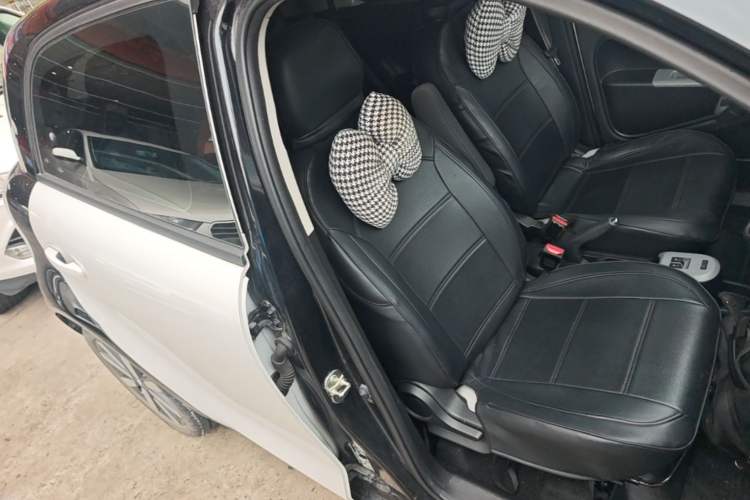 Used ORA Black Cat 2021 301 km Basic Version Right Front Seat