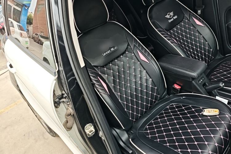 Used ORA Black Cat 2021 301 km Basic Version Right Front Seat
