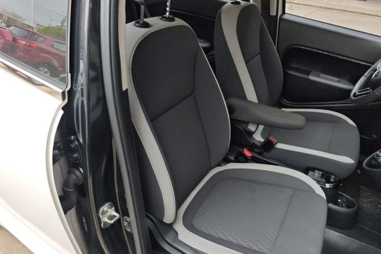 Used ORA Black Cat 2021 301km Cute Pet Edition Right Front Seat