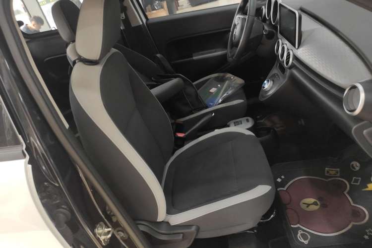 Used ORA Black Cat 2021 301 km Basic Version Right Front Seat