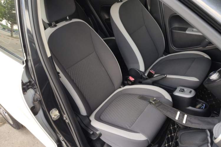 Used ORA Black Cat 2021 301 km Basic Version Right Front Seat