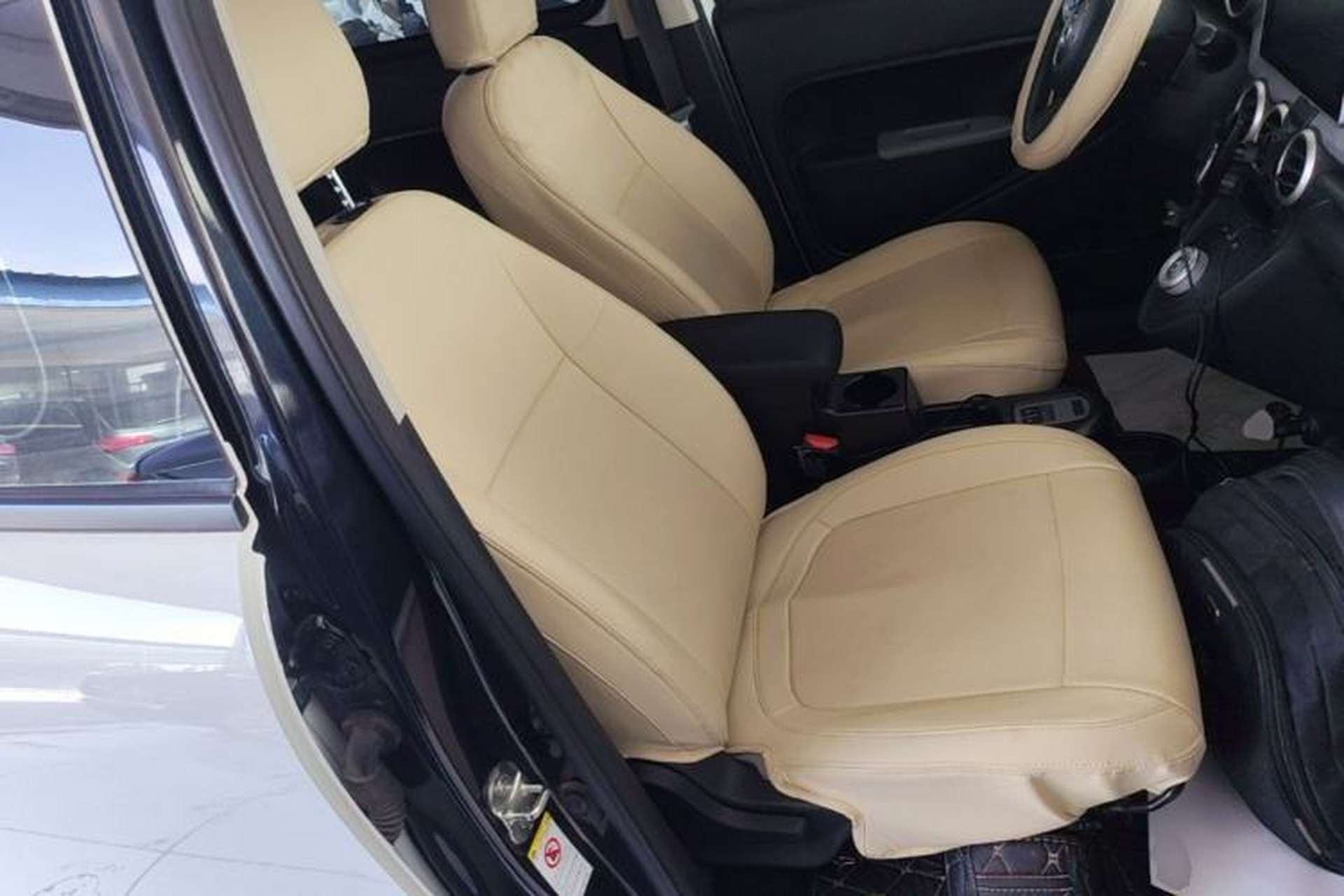 Used ORA Black Cat 2021 351 km Luxury Version Right Front Seat