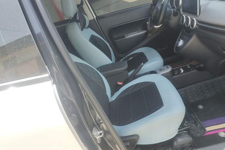 Used ORA Black Cat 2021 301 km Basic Version Right Front Seat