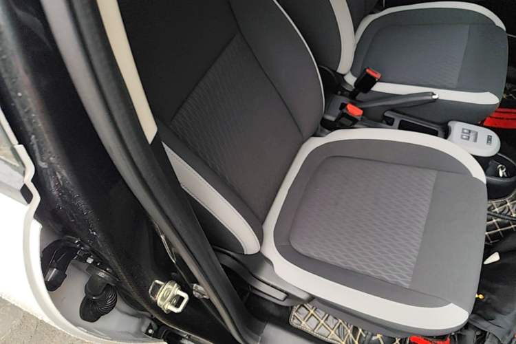 Used ORA Black Cat 2021 301 km Basic Version Right Front Seat