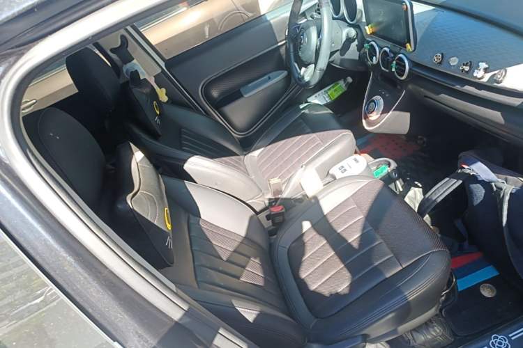 Used ORA Black Cat 2021 301 km Basic Version Right Front Seat