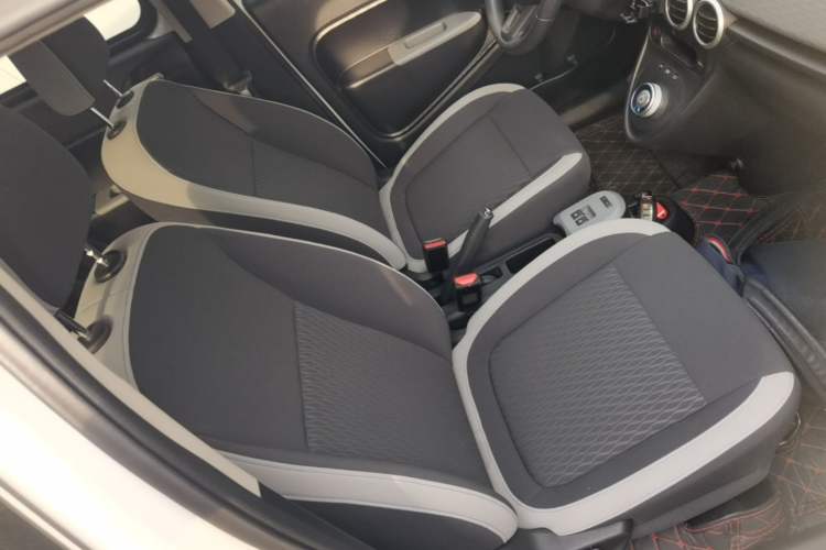 Used ORA Black Cat 2021 301 km Basic Version Right Front Seat