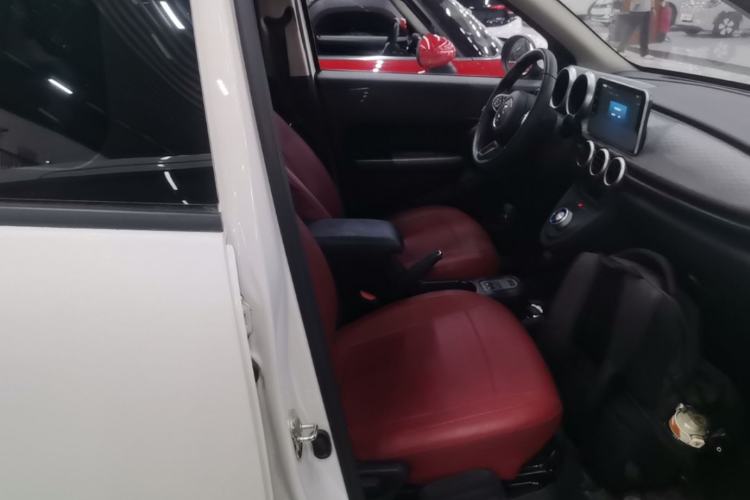 Used ORA Black Cat 2021 301 km Basic Version Right Front Seat