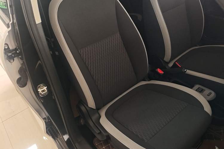 Used ORA Black Cat 2021 301 km Basic Version Right Front Seat