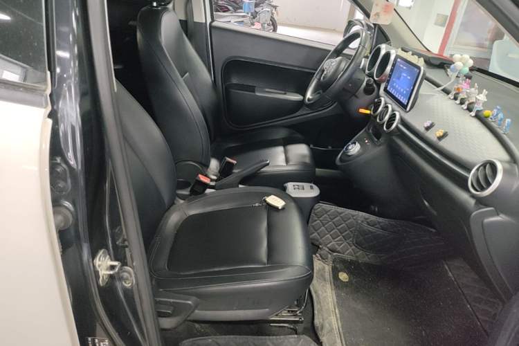 Used ORA Black Cat 2021 351 km Standard Version Right Front Seat