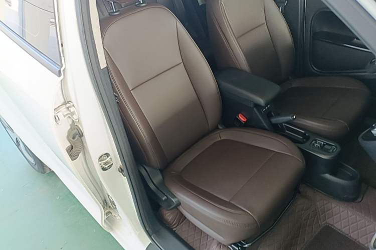 Used ORA Black Cat 2021 301 km Basic Version Right Front Seat