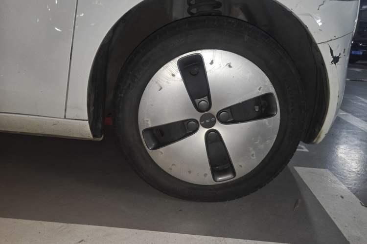 Used ORA Black Cat 2021 301 km Basic Version Right Front Wheel Hub