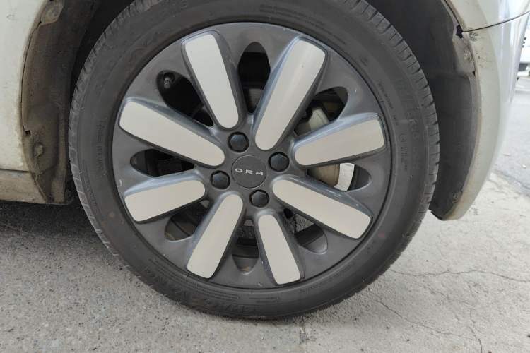 Used ORA Black Cat 2021 351 km Standard Version Right Front Wheel Hub