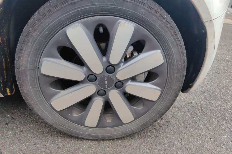 Used ORA Black Cat 2021 351 km Luxury Version Right Front Wheel Hub