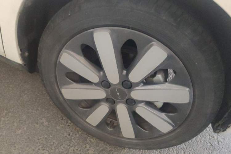 Used ORA Black Cat 2021 351 km Standard Version Right Front Wheel Hub