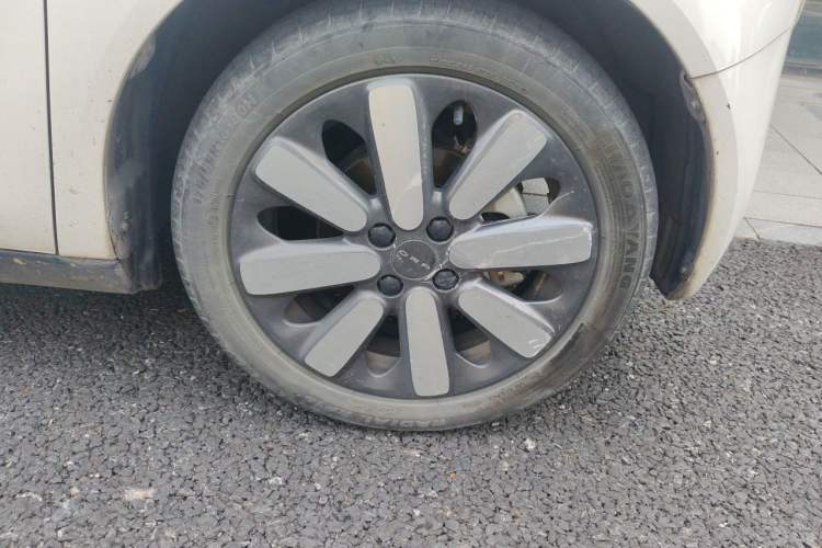 Used ORA Black Cat 2021 351 km Standard Version Right Front Wheel Hub