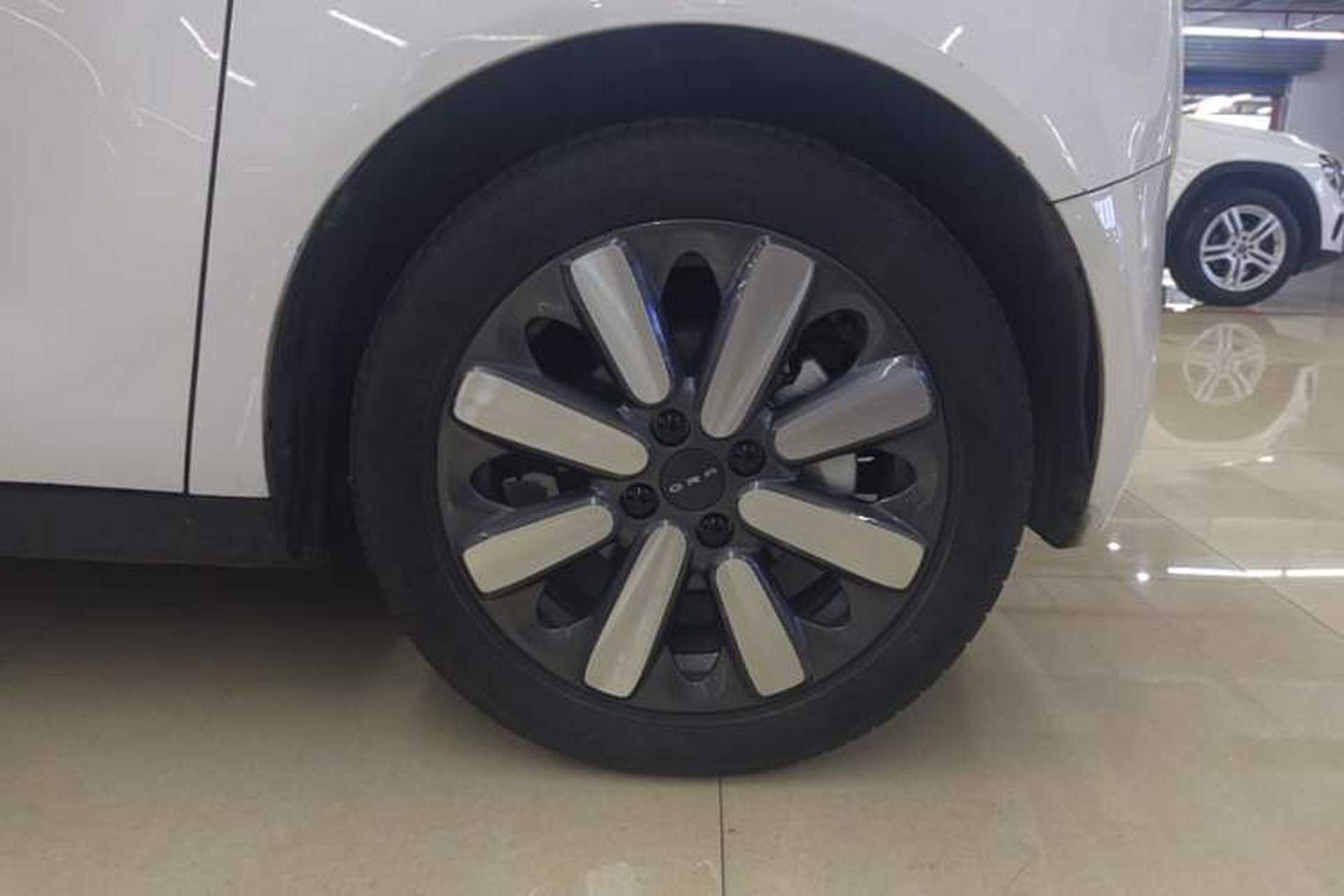 Used ORA Black Cat 2021 351 km Luxury Version Right Front Wheel Hub