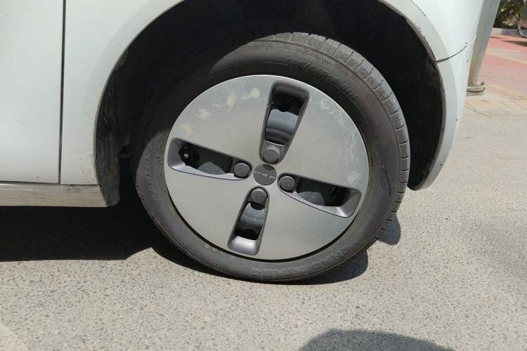 Used ORA Black Cat 2021 301 km Basic Version Right Front Wheel Hub