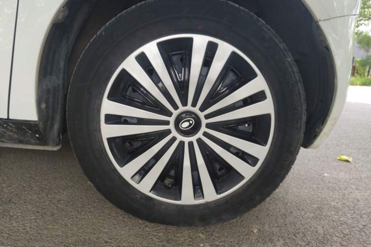 Used ORA Black Cat 2021 301 km Basic Version Right Front Wheel Hub