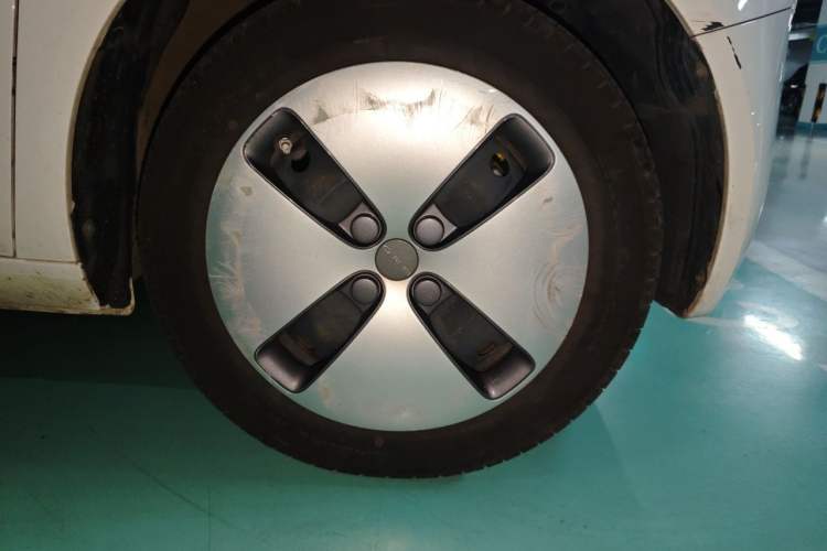 Used ORA Black Cat 2021 301 km Basic Version Right Front Wheel Hub