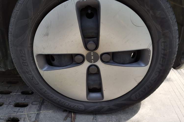 Used ORA Black Cat 2021 301 km Basic Version Right Front Wheel Hub