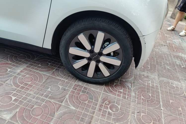Used ORA Black Cat 2021 351 km Luxury Version Right Front Wheel Hub