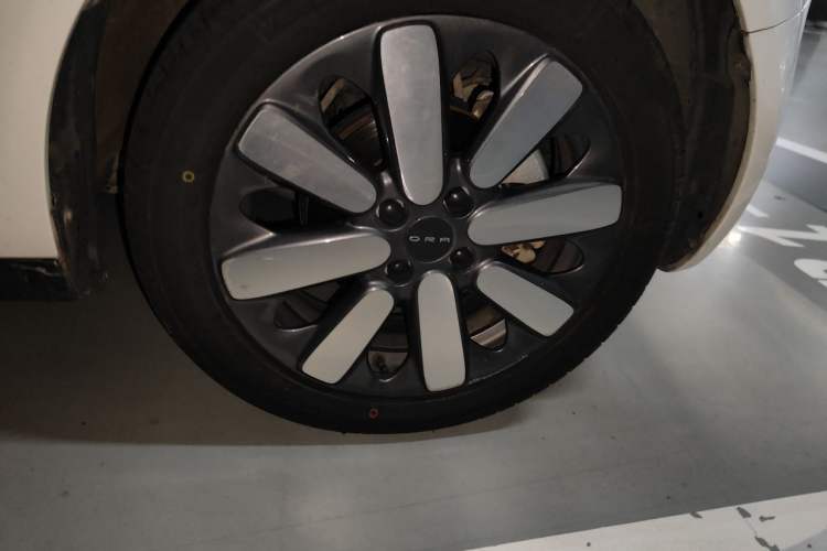 Used ORA Black Cat 2021 405 km Long-Range Version Right Front Wheel Hub
