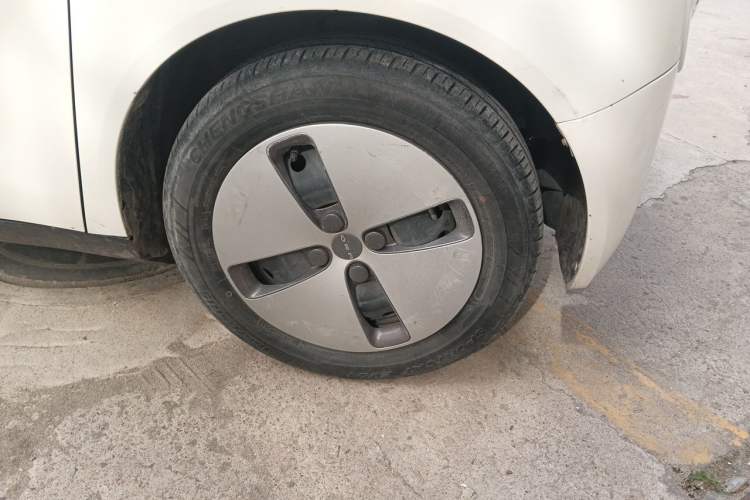 Used ORA Black Cat 2021 301 km Basic Version Right Front Wheel Hub