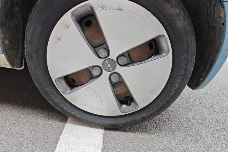 Used ORA Black Cat 2021 301 km Basic Version Right Front Wheel Hub