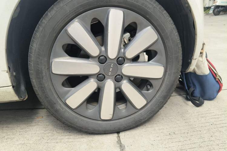 Used ORA Black Cat 2021 351 km Standard Version Right Front Wheel Hub