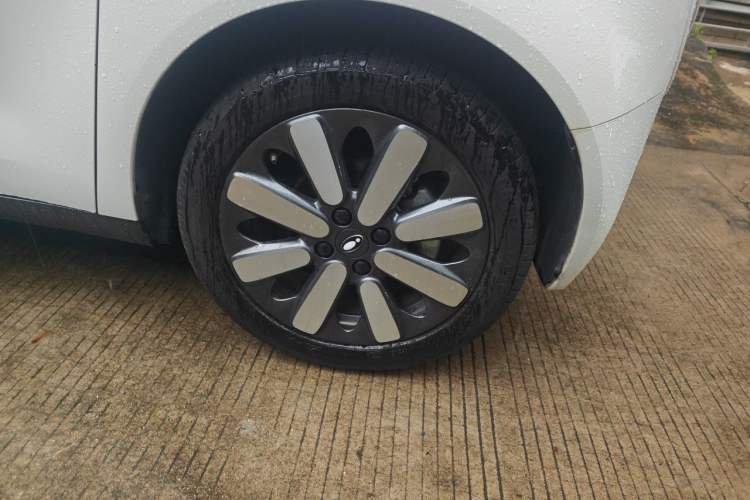 Used ORA Black Cat 2021 301km Cute Pet Edition Right Front Wheel Hub