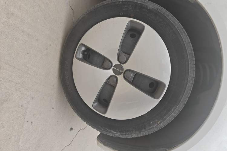 Used ORA Black Cat 2021 301 km Basic Version Right Front Wheel Hub