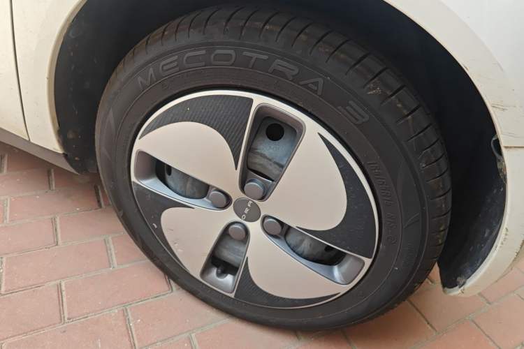 Used ORA Black Cat 2021 301 km Basic Version Right Front Wheel Hub