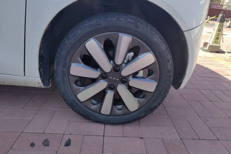 Used ORA Black Cat 2021 351 km Standard Version Right Front Wheel Hub
