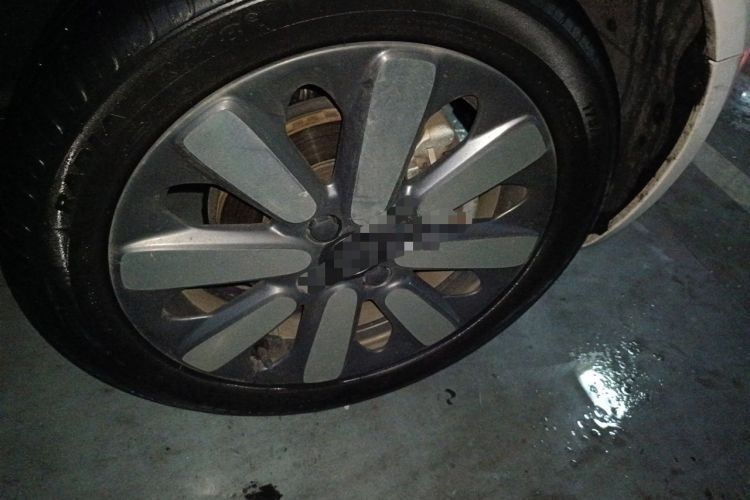 Used ORA Black Cat 2021 351 km Luxury Version Right Front Wheel Hub