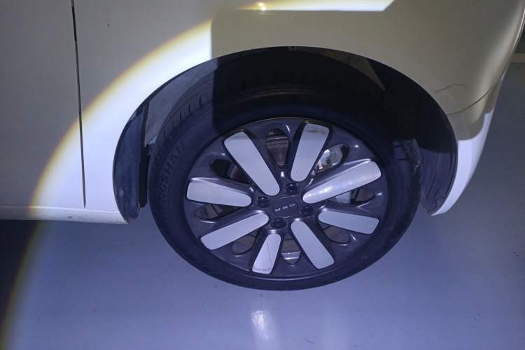 Used ORA Black Cat 2021 351 km Luxury Version Right Front Wheel Hub