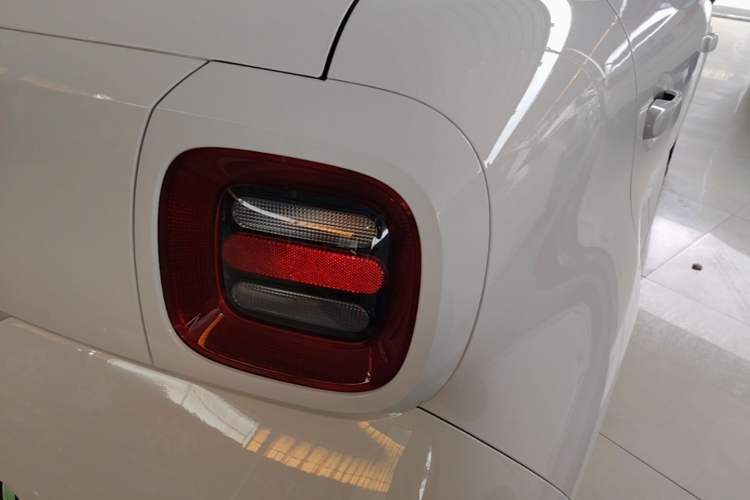 Used ORA Black Cat 2021 301 km Basic Version Right Rear Taillight