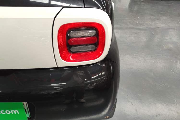 Used ORA Black Cat 2021 351 km Standard Version Right Rear Taillight