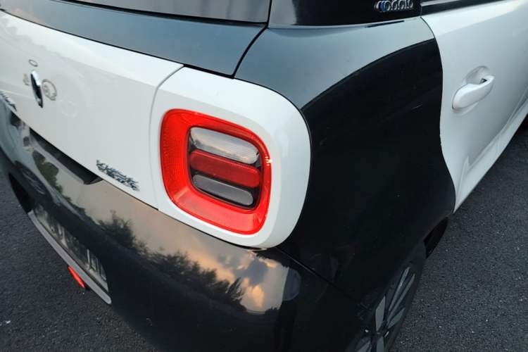 Used ORA Black Cat 2021 351 km Luxury Version Right Rear Taillight