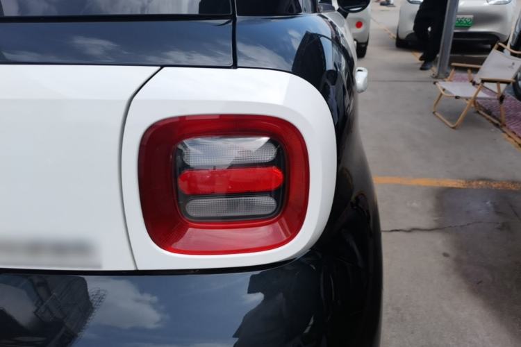 Used ORA Black Cat 2021 301 km Basic Version Right Rear Taillight