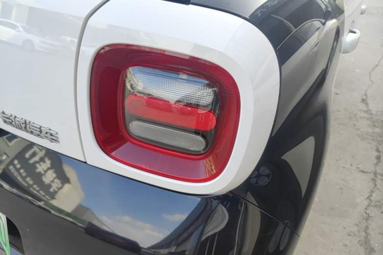 Used ORA Black Cat 2021 301 km Basic Version Right Rear Taillight