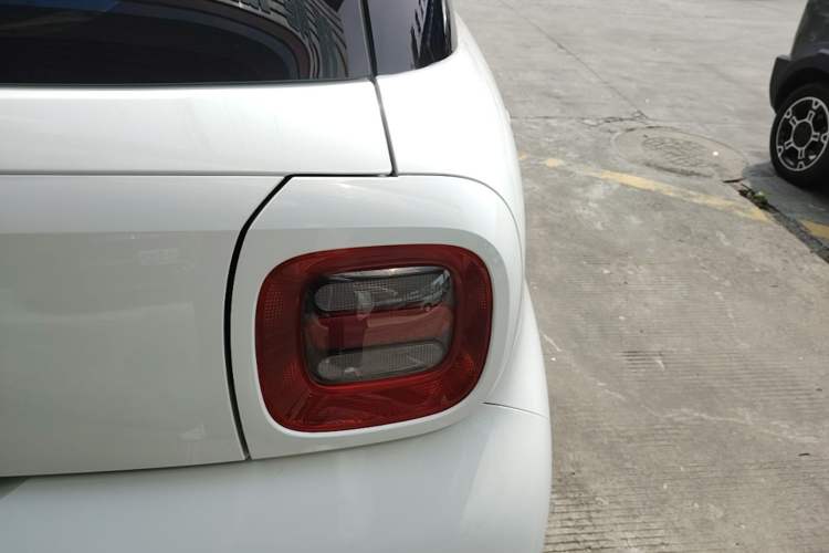 Used ORA Black Cat 2021 351 km Luxury Version Right Rear Taillight
