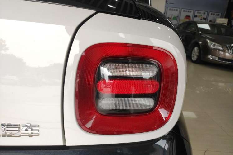 Used ORA Black Cat 2021 301 km Basic Version Right Rear Taillight