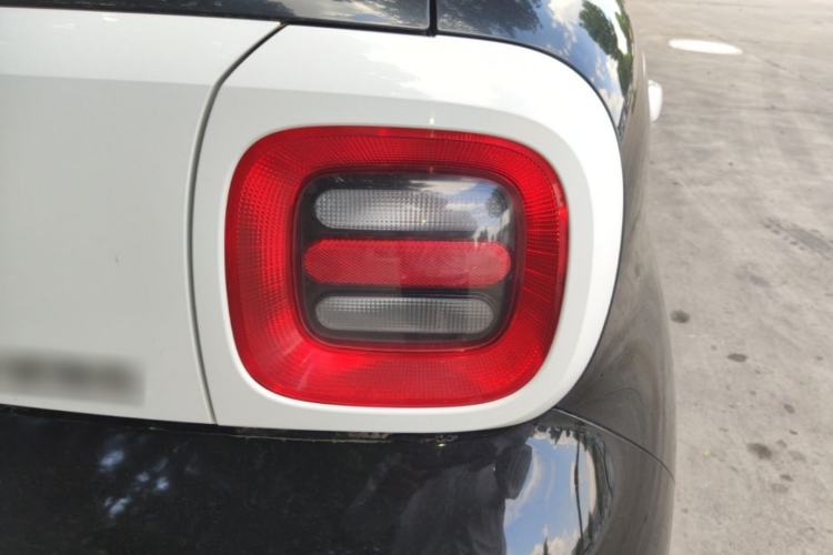 Used ORA Black Cat 2021 301 km Basic Version Right Rear Taillight
